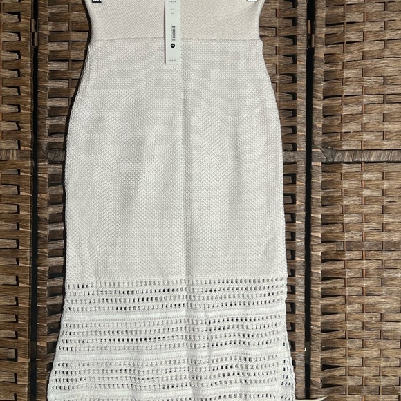 Elegant Cream Knit Skirt - Picture 3 of 3